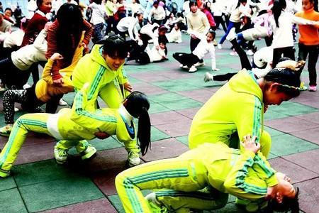 花架子造句六年级简短