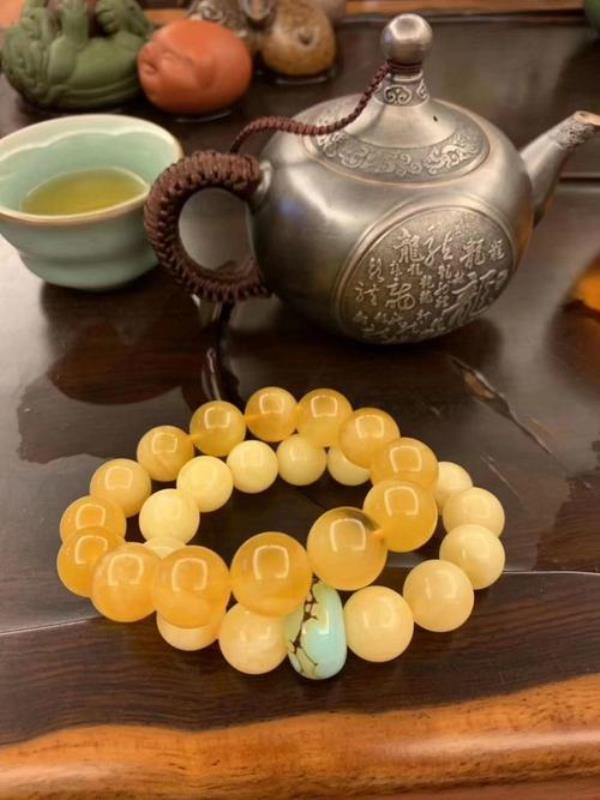 25岁男生适合戴蜜蜡嘛