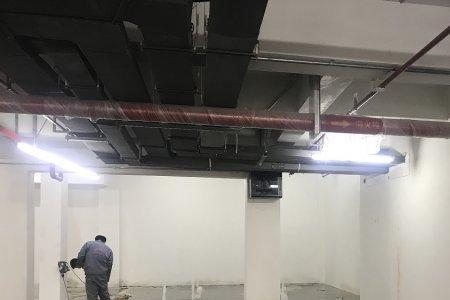 地下室漏水顶上都是小水珠