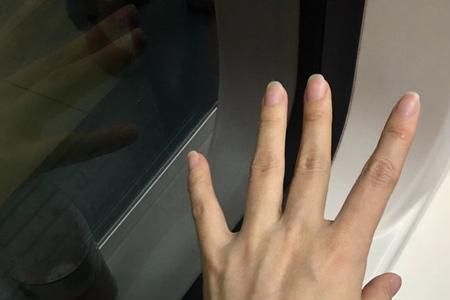 为什么女生的手都那么小呢