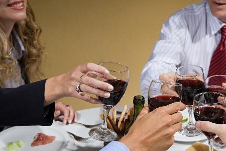 主宾什么时候敬酒