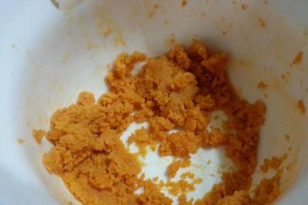 生的咸鸭蛋可以用微波炉加热吗