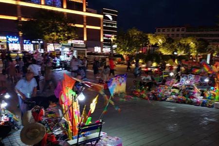 广场为什么不让摆地摊