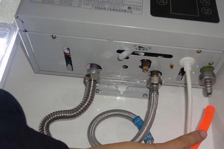 天然气热水器滴水里面盒子漏水