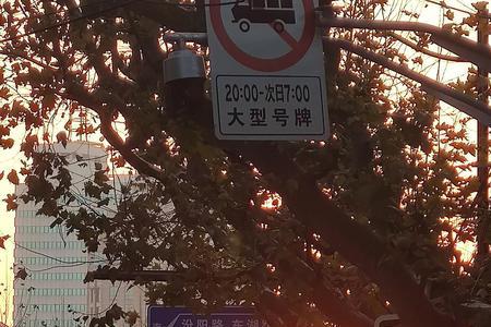 等红绿灯耗油还是走远路耗油