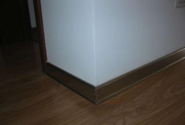 1.5米瓷砖踢脚线好贴吗