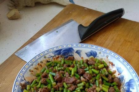 羊肉蒜苗饺子馅的做法