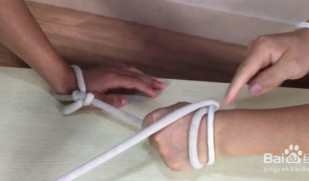 女生右手戴绳子的含义