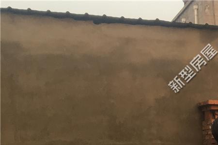 自建房楼顶围墙横向开裂
