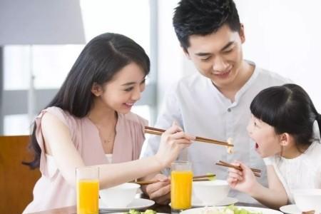 饭桌上放屁是不礼貌的行为吗