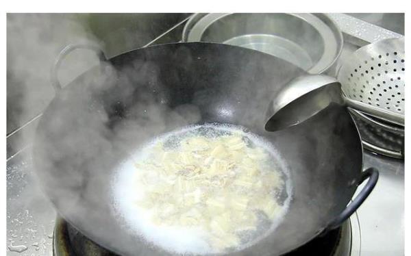 番茄炖豆腐的做法阿飞