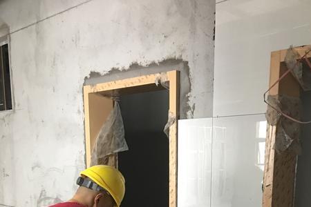 装了房门后怎么贴墙砖
