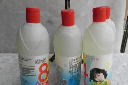 84消毒液把皮沙发染白了怎么办