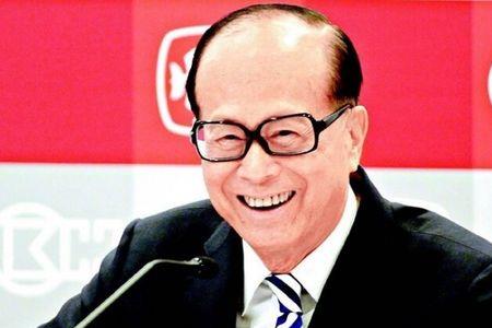 李嘉诚的财务总监叫什么