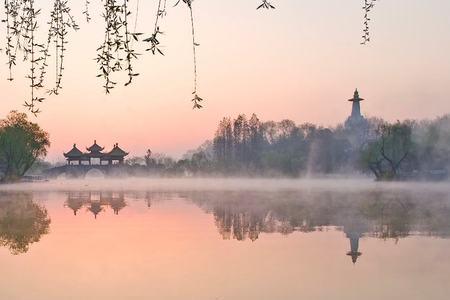 错把杭州当汴州是什么诗