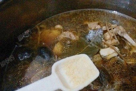 炖鸡块怎么炖最好吃软烂