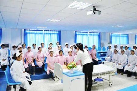 江汉大学附属卫校是公立学校吗