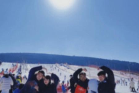 第一次滑雪发朋友圈的幽默句子