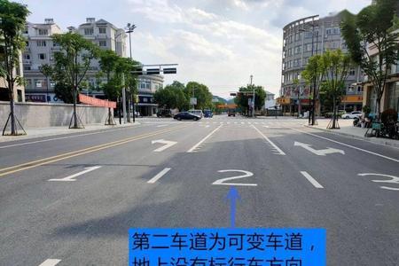 车道两侧斜线是什么车道