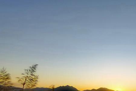 鸦背夕阳红的谜底解释