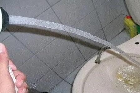 旧马桶容易敲碎吗