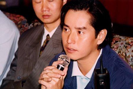 为什么把谭咏麟称为谭校长呀