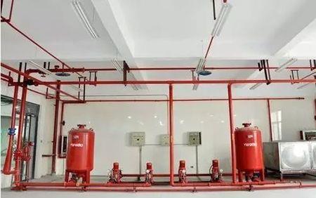 室外消防管和给水管谁在上面