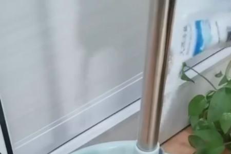 吃饭时别人拖地好吗