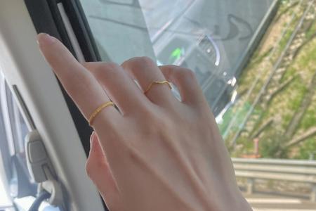 单戴金手链太单调如何搭配