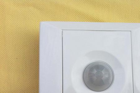 人体感应灯可以改成开关控制吗