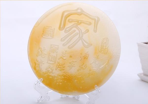 树脂合成的玉能划动玻璃吗