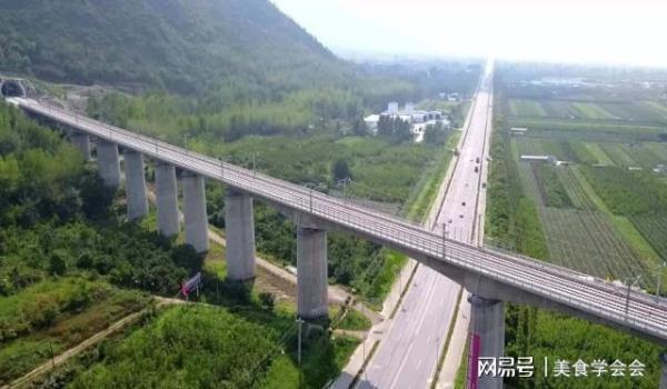 高速公路高架桥墩多远一个