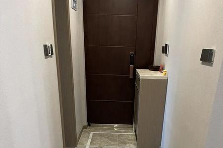 瓷砖通铺卧室门口怎么处理图片