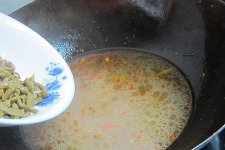 酸豇豆肉片汤的做法