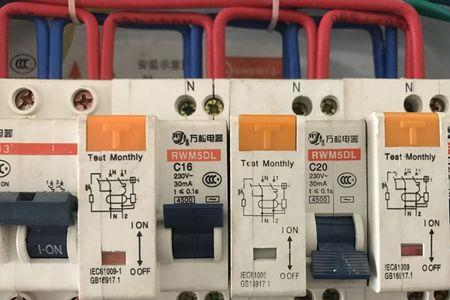 家里小闸不跳大闸跳怎么回事儿