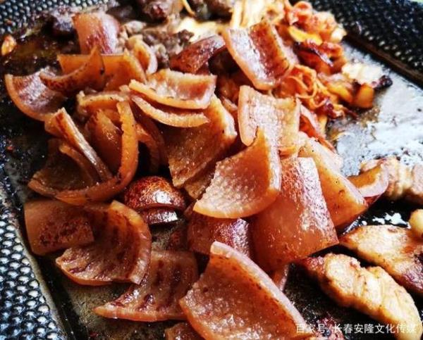 烤脆猪皮的做法