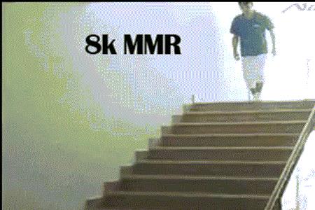 下楼梯的正确姿势什么