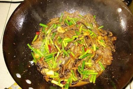 干煸勺子鱼的家常做法
