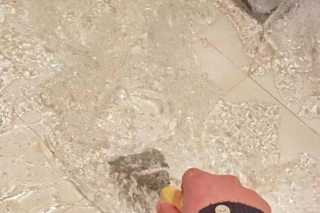 卫生间地面换瓷砖会破坏防水吗