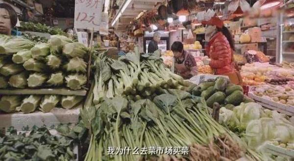 她说在逛超市，聊聊天怎么回复