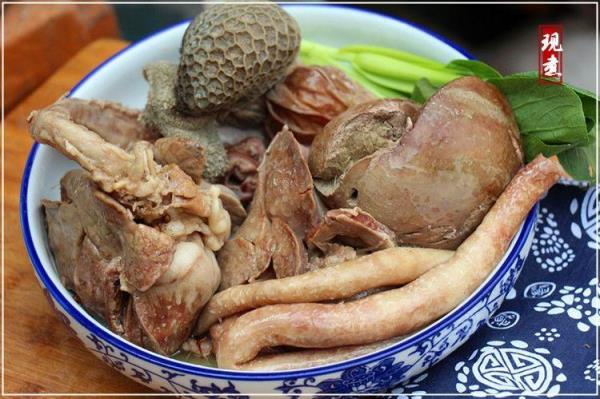 羊肠煮出来为什么是红的