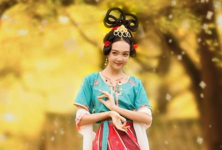 芳英吹破玉阑干的意思