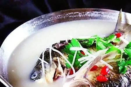 为什么鲫鱼汤放凉就不白了