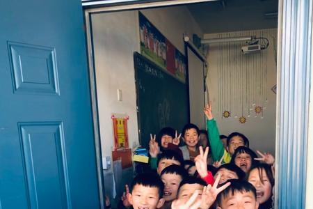 争先恐后后面是的还是地