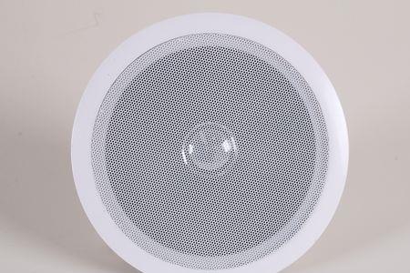 吸顶音响需要开透气孔吗