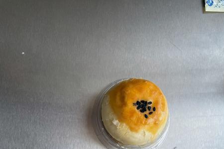 100克蛋黄酥有几个