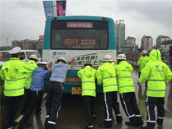 几路公交车到交警大队