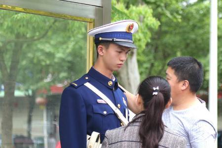 消防员站岗多长时间