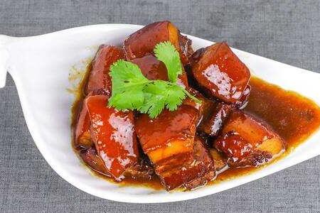 猪肉煮酱油家常的做法