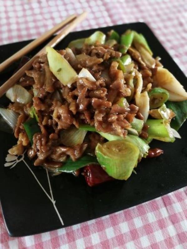 葱头爆羊肉片正宗的做法